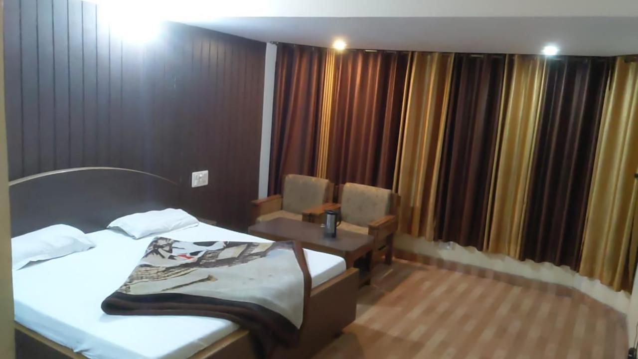Hotel Raj Deluxe Харидвар Экстерьер фото
