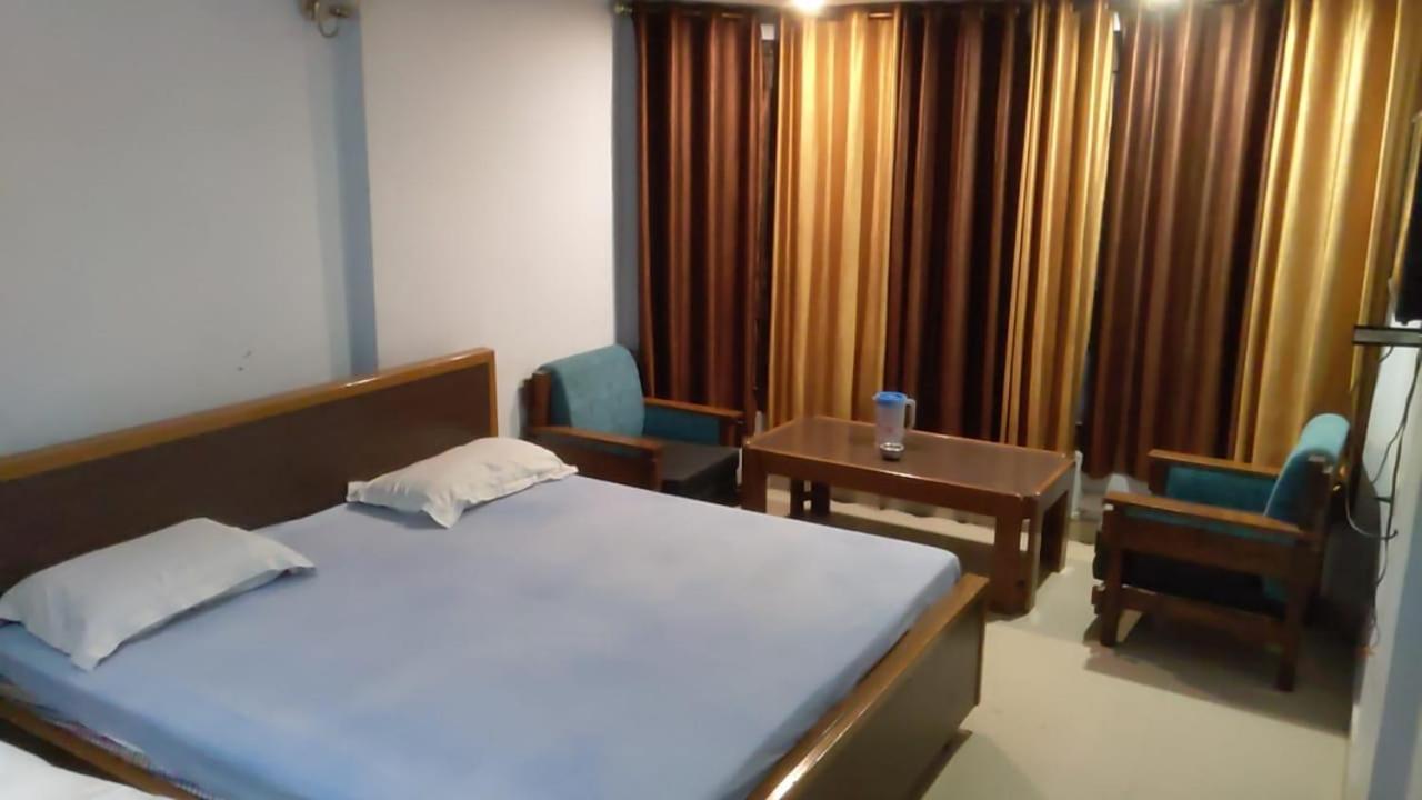 Hotel Raj Deluxe Харидвар Экстерьер фото